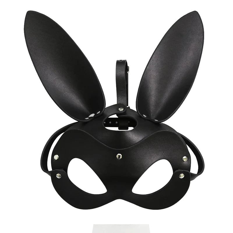 This role play headwear is made of faux leather, adding a touch of realism to any costume. Perfect for role play or themed events, this accessory will enhance your look and bring your character to life. Made with quality materials, it is durable and comfortable to wear.