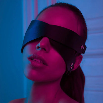 This eye mask is designed for ultimate relaxation and pleasure. Made with high-quality materials, it offers complete blackout for an intimate sensory experience. Let your inner desires run wild with this bondage mask.